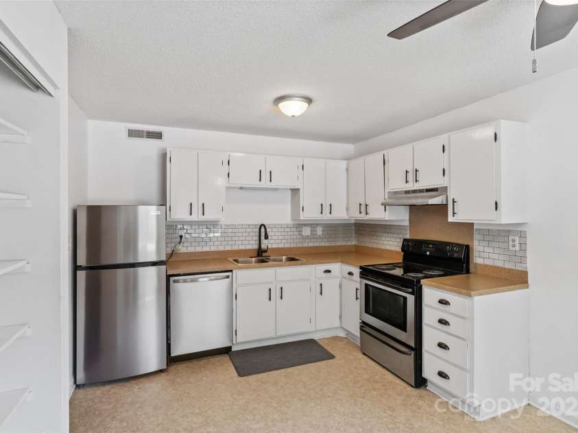 1763 Hunters Trail, Rock Hill, SC 29732.  MLS# CAR4282752, YatesRealty ID 29349. 