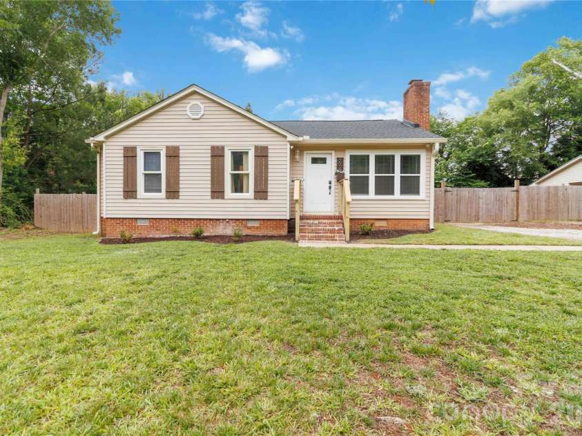 992 Twin Lakes Road, Rock Hill, SC 29732.  MLS# CAR4390210, YatesRealty ID 29349. 