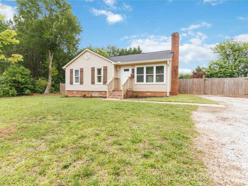 992 Twin Lakes Road, Rock Hill, SC 29732.  MLS# CAR4390210, YatesRealty ID 29349. 