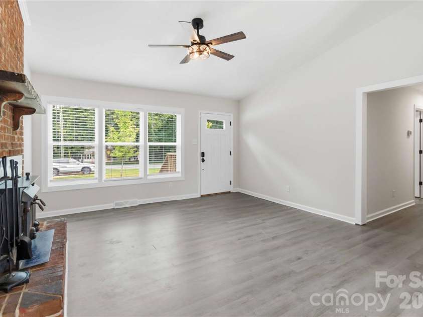 992 Twin Lakes Road, Rock Hill, SC 29732.  MLS# CAR4390210, YatesRealty ID 29349. 