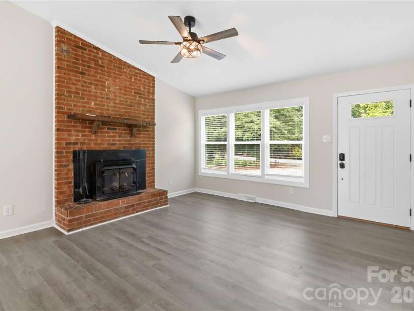 992 Twin Lakes Road, Rock Hill, SC 29732.  MLS# CAR4390210, YatesRealty ID 29349. 