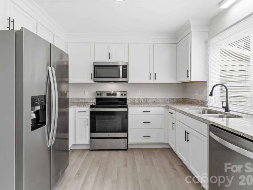 992 Twin Lakes Road, Rock Hill, SC 29732.  MLS# CAR4390210, YatesRealty ID 29349. 