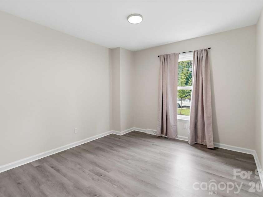 992 Twin Lakes Road, Rock Hill, SC 29732.  MLS# CAR4390210, YatesRealty ID 29349. 
