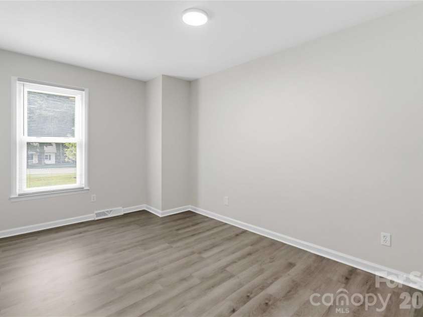 992 Twin Lakes Road, Rock Hill, SC 29732.  MLS# CAR4390210, YatesRealty ID 29349. 