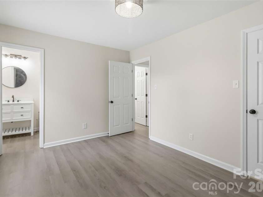 992 Twin Lakes Road, Rock Hill, SC 29732.  MLS# CAR4390210, YatesRealty ID 29349. 