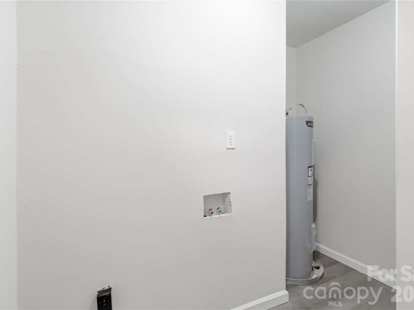 992 Twin Lakes Road, Rock Hill, SC 29732.  MLS# CAR4390210, YatesRealty ID 29349. 