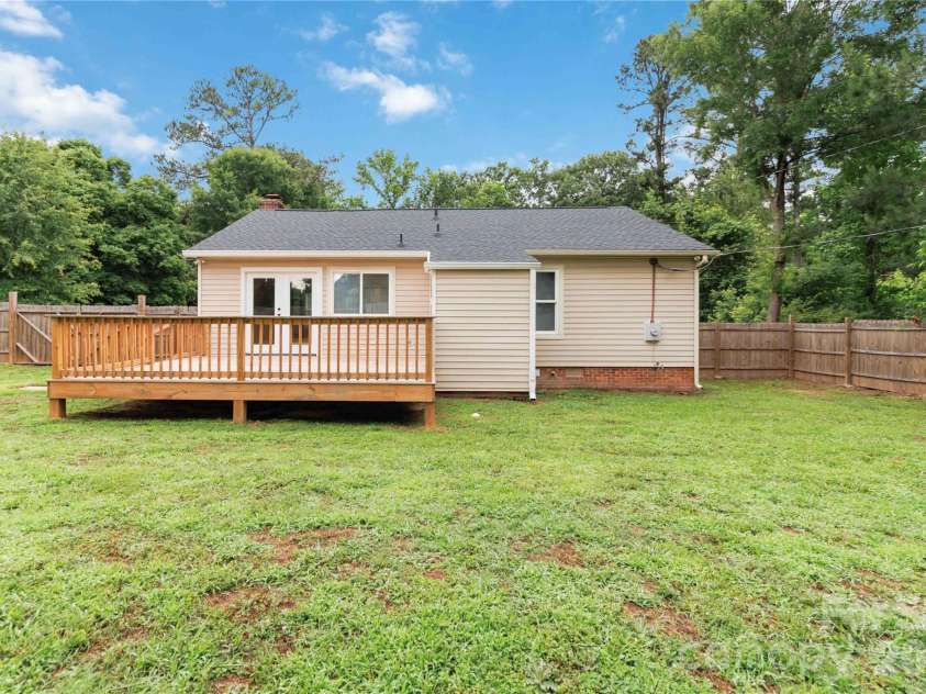 992 Twin Lakes Road, Rock Hill, SC 29732.  MLS# CAR4390210, YatesRealty ID 29349. 