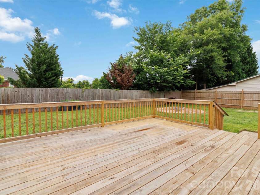 992 Twin Lakes Road, Rock Hill, SC 29732.  MLS# CAR4390210, YatesRealty ID 29349. 