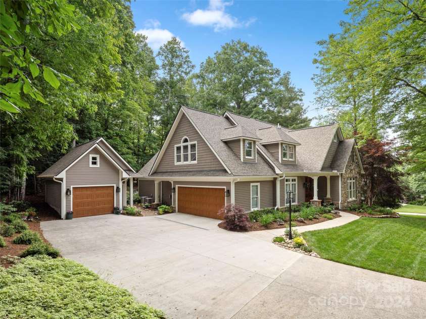 120 Braeside Circle, Asheville, NC 28803.  MLS# CAR4196509, YatesRealty ID 2935. 
