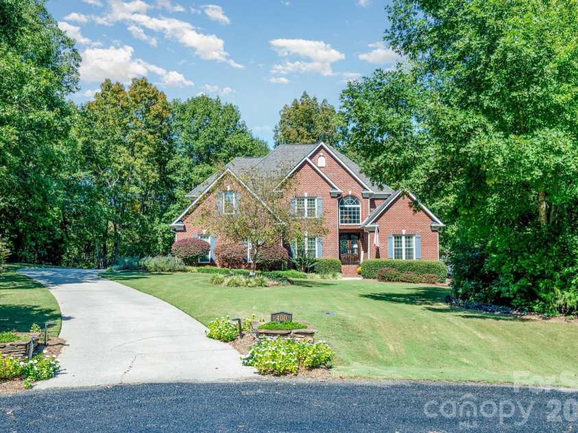 400 Foxglove Lane, Indian Trail, NC 28079.  MLS# CAR4336629, YatesRealty ID 2935. 