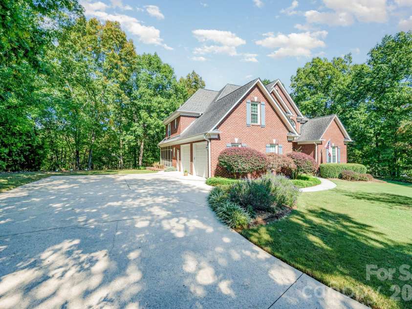 400 Foxglove Lane, Indian Trail, NC 28079.  MLS# CAR4336629, YatesRealty ID 2935. 