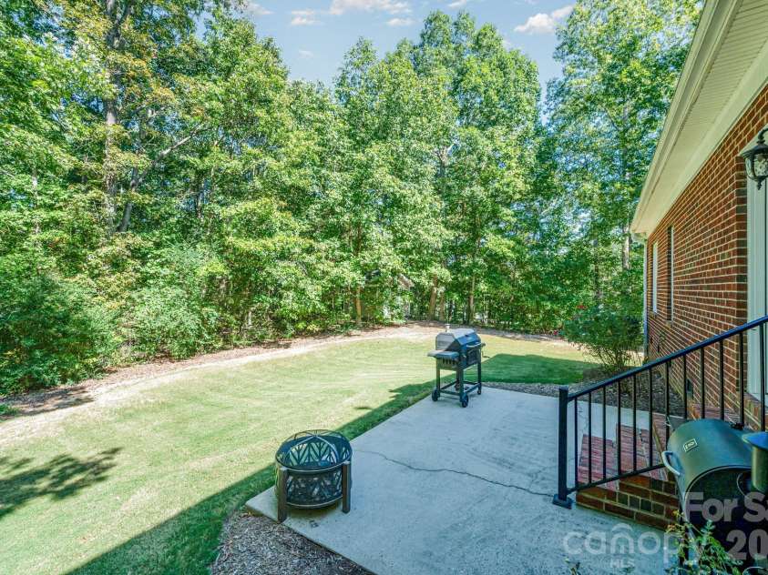 400 Foxglove Lane, Indian Trail, NC 28079.  MLS# CAR4336629, YatesRealty ID 2935. 