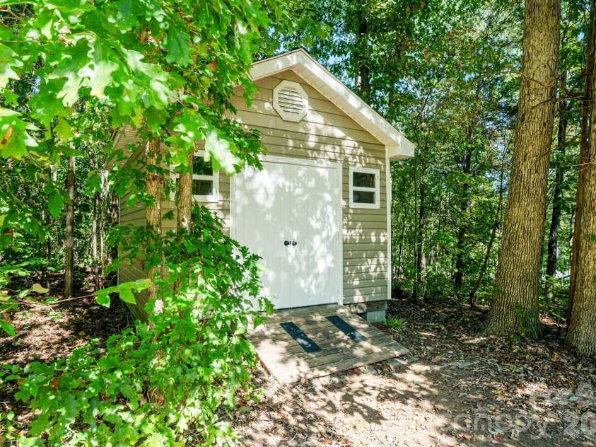 400 Foxglove Lane, Indian Trail, NC 28079.  MLS# CAR4336629, YatesRealty ID 2935. 