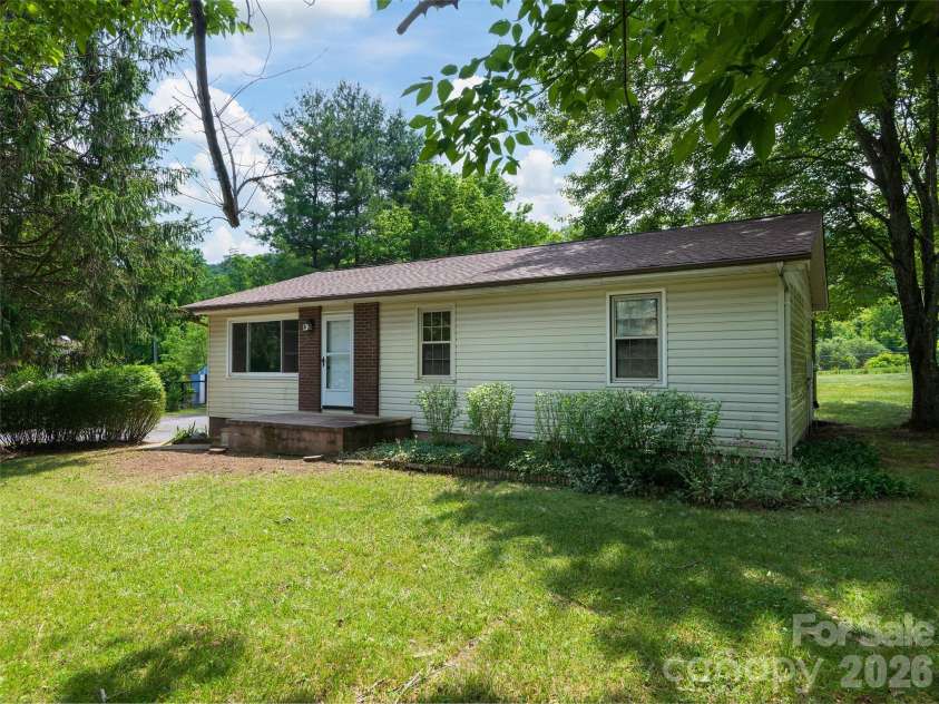 25 Moody Road, Asheville, NC 28806.  MLS# CAR4389966, YatesRealty ID 29350. 