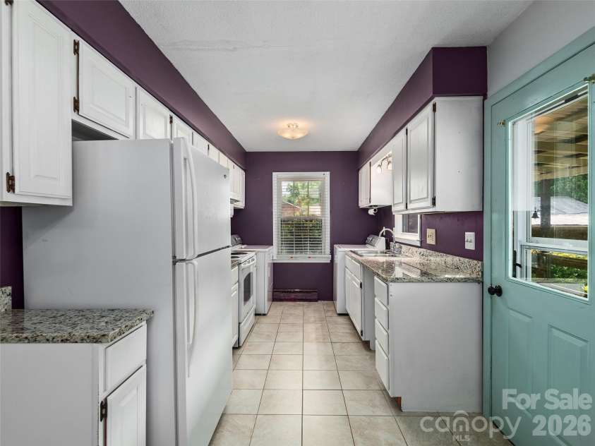 25 Moody Road, Asheville, NC 28806.  MLS# CAR4389966, YatesRealty ID 29350. 