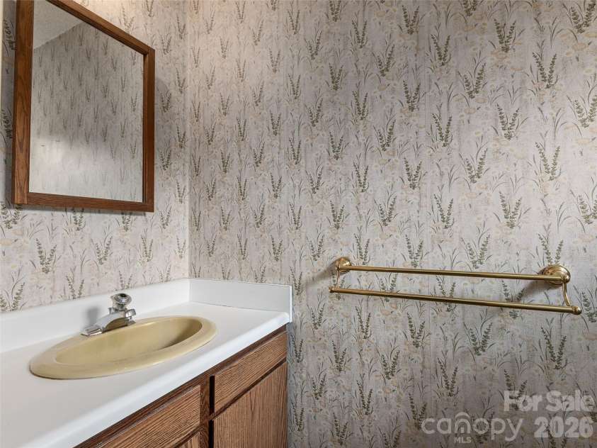25 Moody Road, Asheville, NC 28806.  MLS# CAR4389966, YatesRealty ID 29350. 