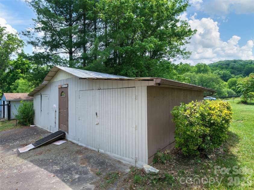 25 Moody Road, Asheville, NC 28806.  MLS# CAR4389966, YatesRealty ID 29350. 