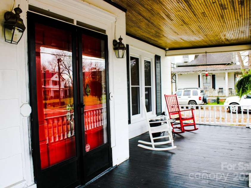 121 Academy Street, Chester, SC 29706.  MLS# CAR4287114, YatesRealty ID 29351. 