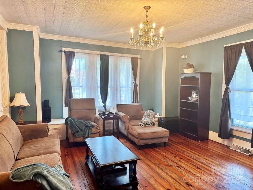 121 Academy Street, Chester, SC 29706.  MLS# CAR4287114, YatesRealty ID 29351. 