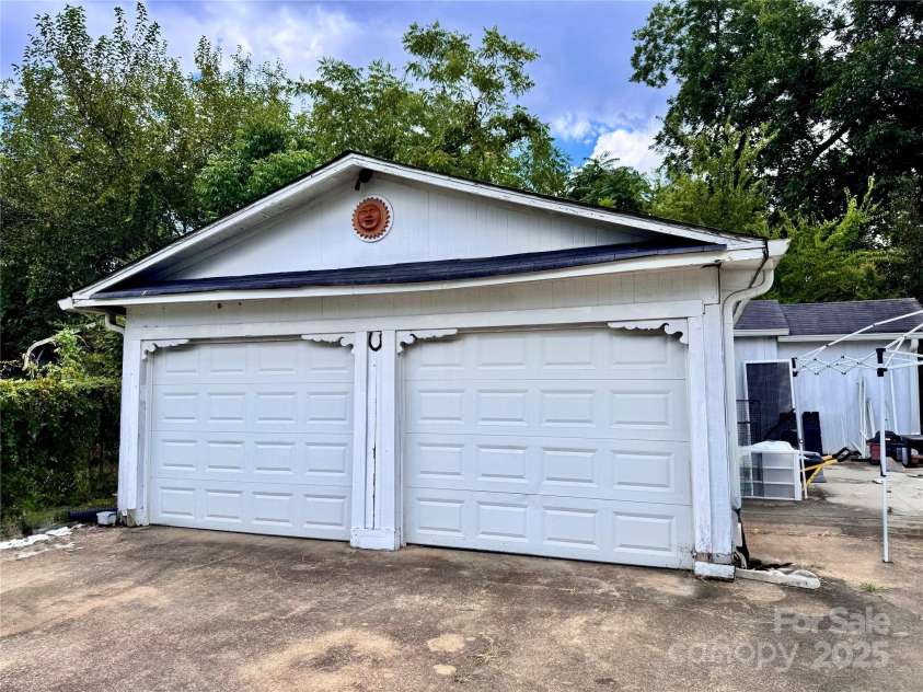 121 Academy Street, Chester, SC 29706.  MLS# CAR4287114, YatesRealty ID 29351. 