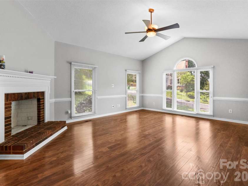 2001 Colony Hill Drive, Charlotte, NC 28214.  MLS# CAR4386555, YatesRealty ID 29351. 