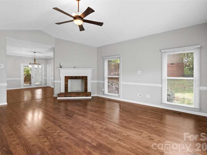 2001 Colony Hill Drive, Charlotte, NC 28214.  MLS# CAR4386555, YatesRealty ID 29351. 