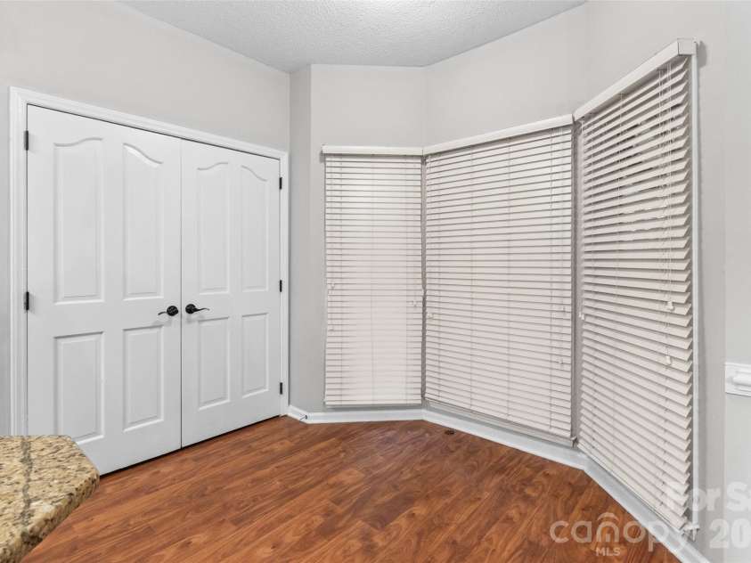 2001 Colony Hill Drive, Charlotte, NC 28214.  MLS# CAR4386555, YatesRealty ID 29351. 