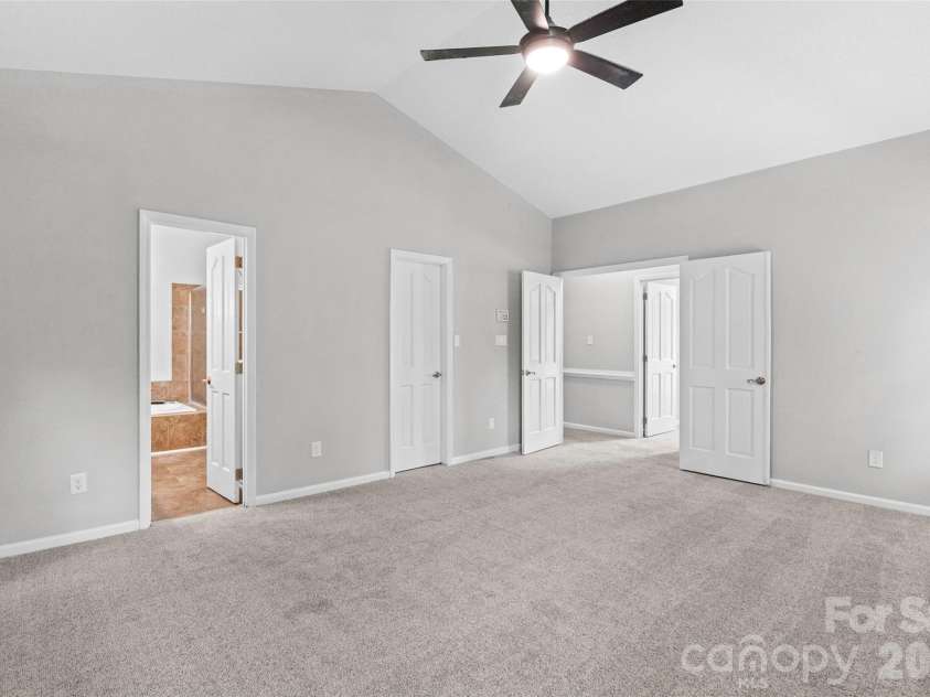 2001 Colony Hill Drive, Charlotte, NC 28214.  MLS# CAR4386555, YatesRealty ID 29351. 