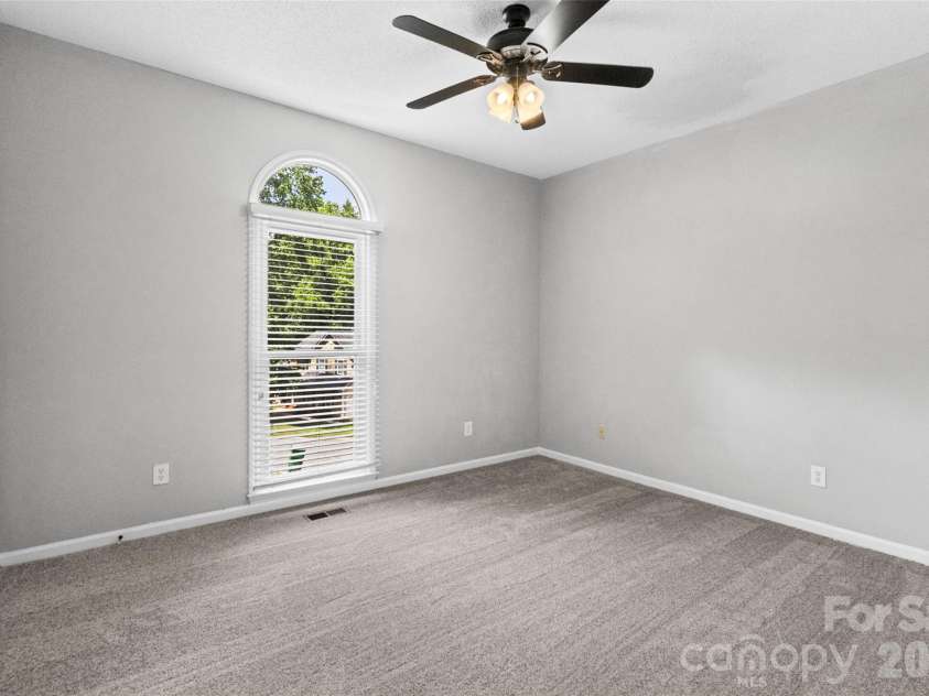 2001 Colony Hill Drive, Charlotte, NC 28214.  MLS# CAR4386555, YatesRealty ID 29351. 