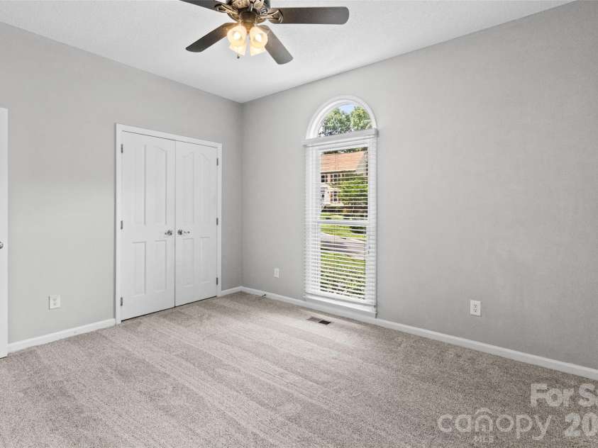 2001 Colony Hill Drive, Charlotte, NC 28214.  MLS# CAR4386555, YatesRealty ID 29351. 