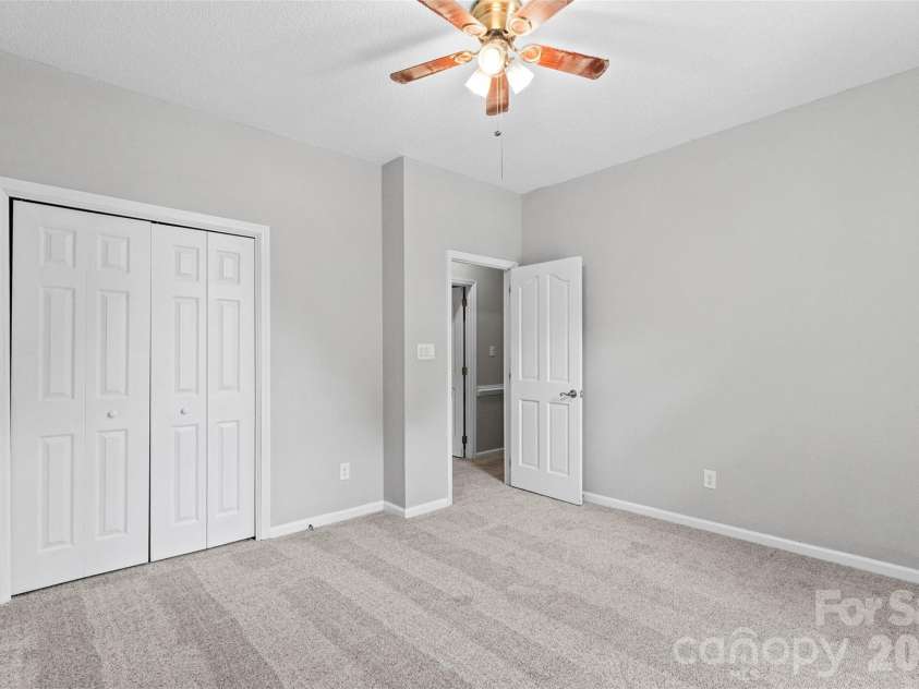 2001 Colony Hill Drive, Charlotte, NC 28214.  MLS# CAR4386555, YatesRealty ID 29351. 