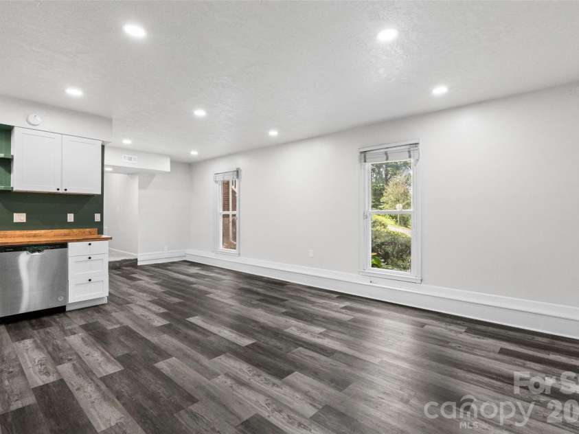 2001 Colony Hill Drive, Charlotte, NC 28214.  MLS# CAR4386555, YatesRealty ID 29351. 
