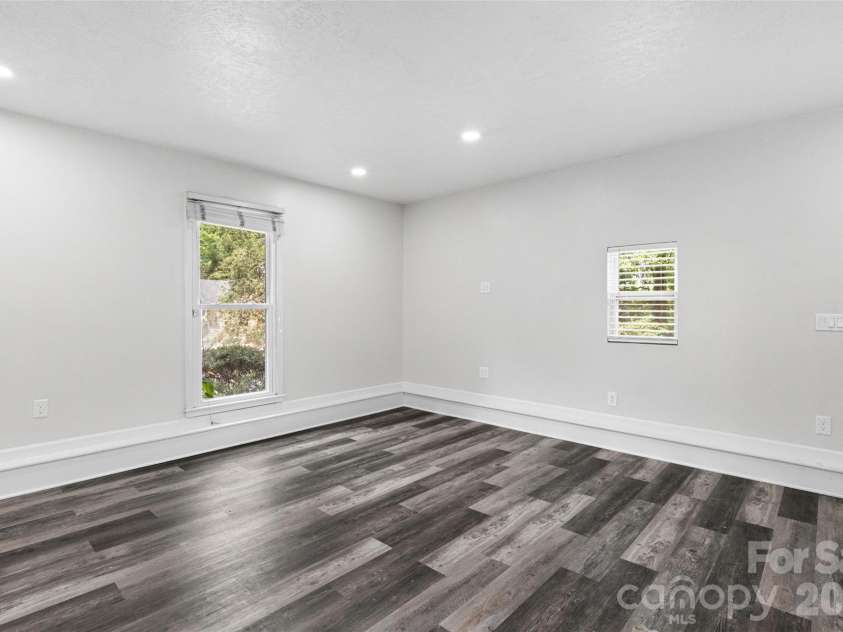 2001 Colony Hill Drive, Charlotte, NC 28214.  MLS# CAR4386555, YatesRealty ID 29351. 
