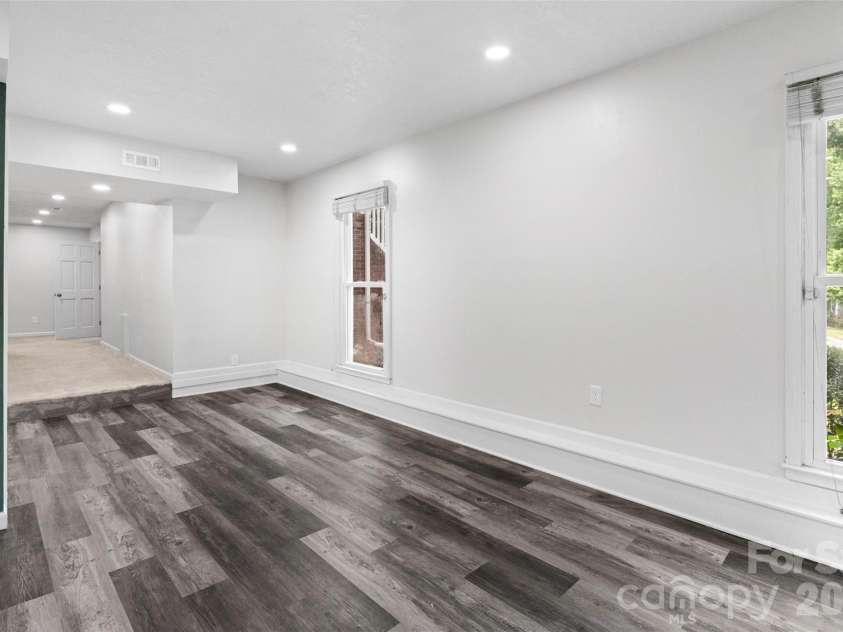 2001 Colony Hill Drive, Charlotte, NC 28214.  MLS# CAR4386555, YatesRealty ID 29351. 