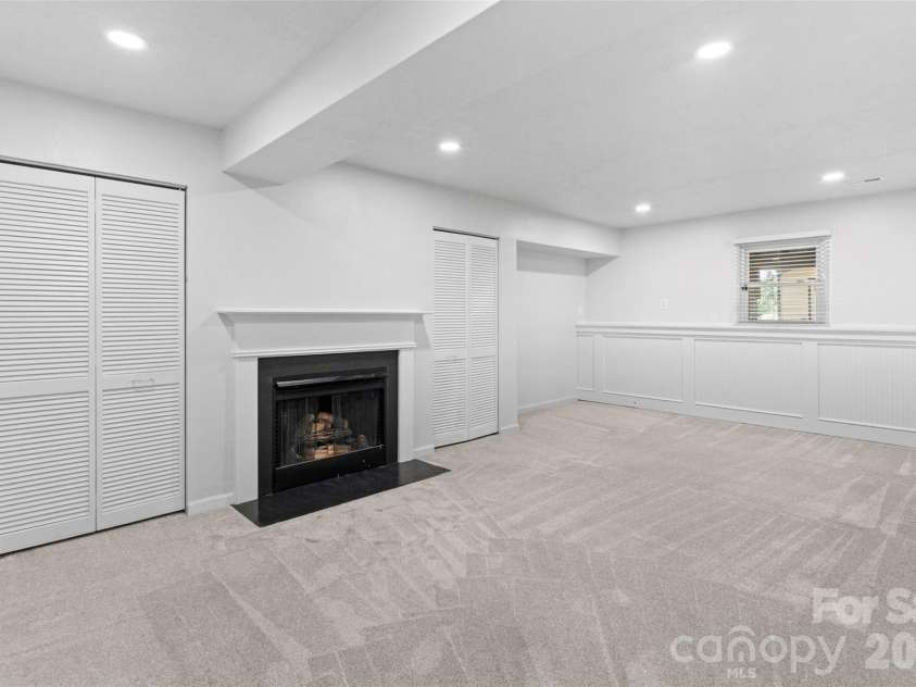 2001 Colony Hill Drive, Charlotte, NC 28214.  MLS# CAR4386555, YatesRealty ID 29351. 