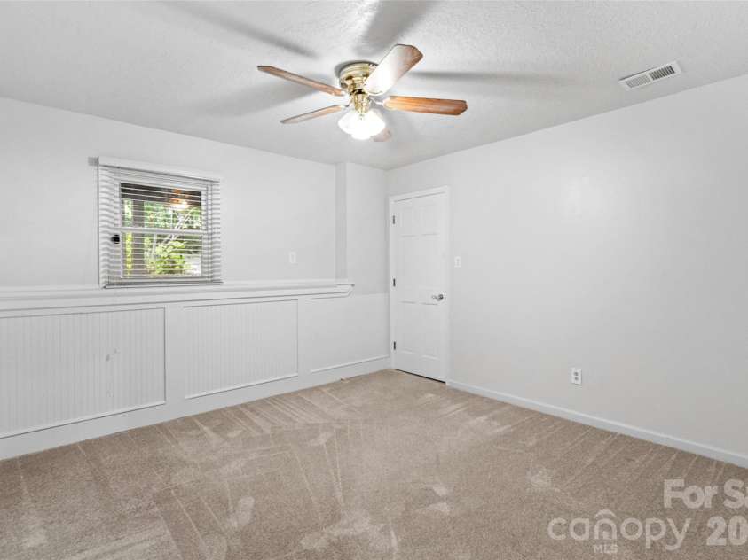 2001 Colony Hill Drive, Charlotte, NC 28214.  MLS# CAR4386555, YatesRealty ID 29351. 
