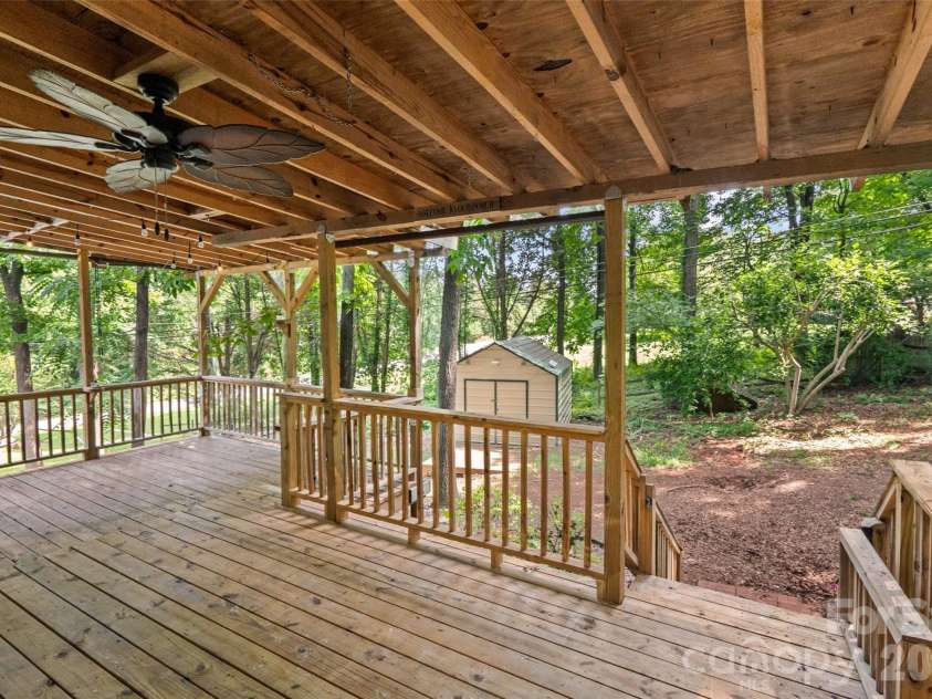 2001 Colony Hill Drive, Charlotte, NC 28214.  MLS# CAR4386555, YatesRealty ID 29351. 