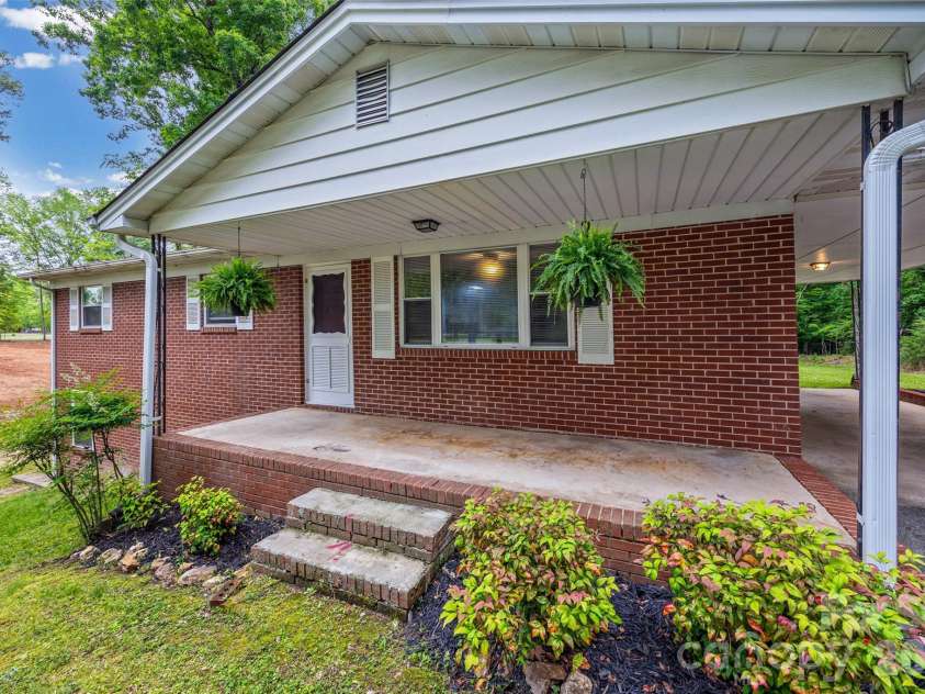 2380 Dixon Road, Belmont, NC 28012.  MLS# CAR4380072, YatesRealty ID 29352. 