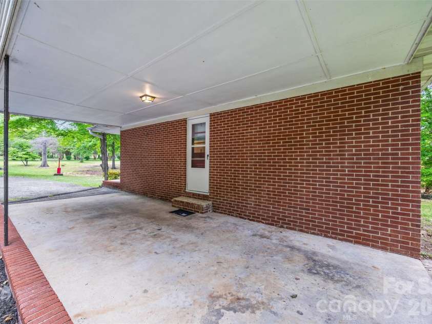 2380 Dixon Road, Belmont, NC 28012.  MLS# CAR4380072, YatesRealty ID 29352. 