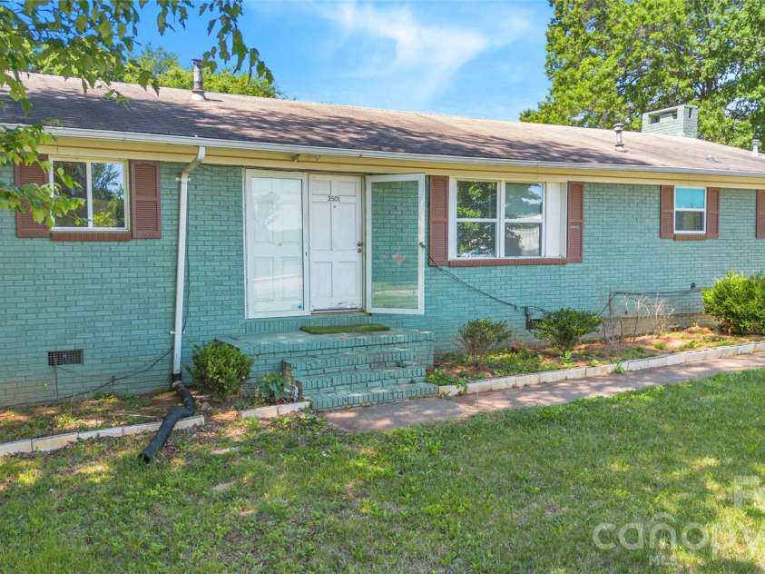 3501 Shopton Road, Charlotte, NC 28217.  MLS# CAR4383387, YatesRealty ID 29356. 