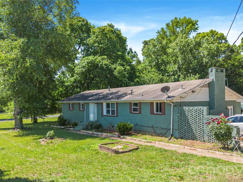 3501 Shopton Road, Charlotte, NC 28217.  MLS# CAR4383387, YatesRealty ID 29356. 