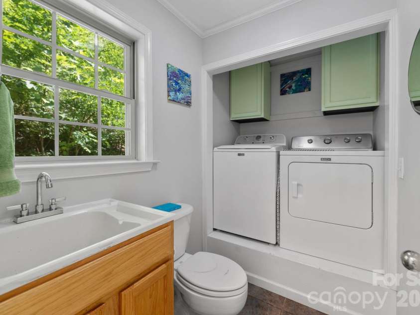 174 deep woods Trail, Canton, NC 28716.  MLS# CAR4378961, YatesRealty ID 29357. Half bath and laundry room off kitchen. 
