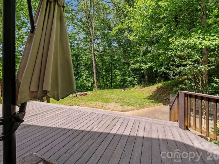 174 deep woods Trail, Canton, NC 28716.  MLS# CAR4378961, YatesRealty ID 29357. Huge Front Porch 