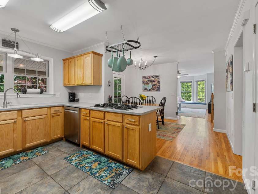 174 deep woods Trail, Canton, NC 28716.  MLS# CAR4378961, YatesRealty ID 29357. Open Kitchen, dining, living room floor plan. 