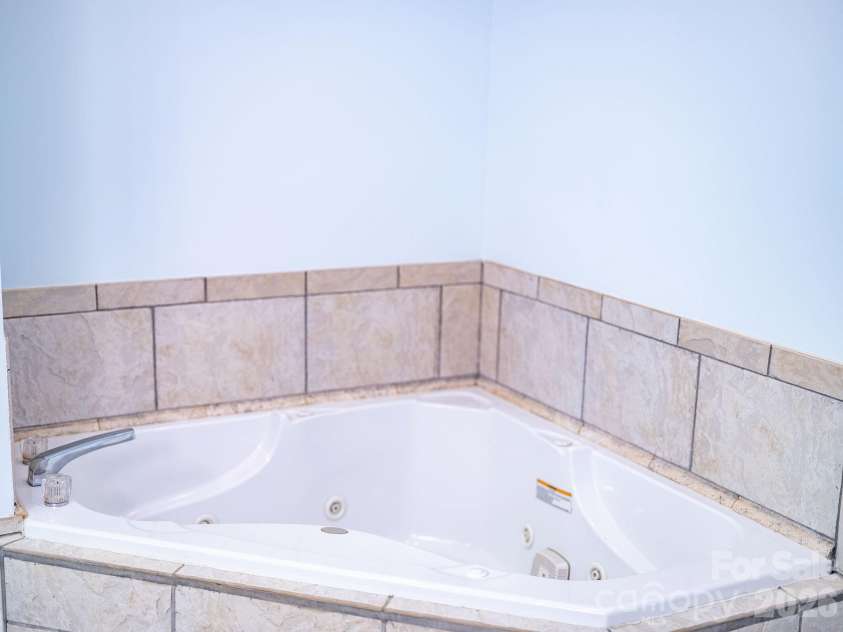 174 deep woods Trail, Canton, NC 28716.  MLS# CAR4378961, YatesRealty ID 29357. Primary ensuite jacuzzi tub. 