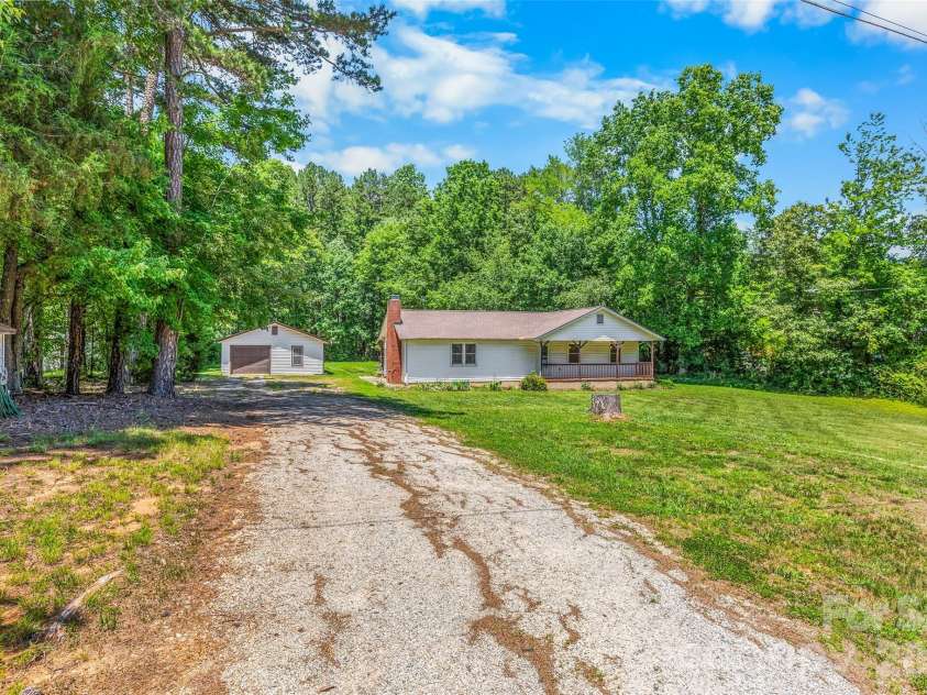 141 Winged Elm Lane, Mooresville, NC 28115.  MLS# CAR4391034, YatesRealty ID 29358. 
