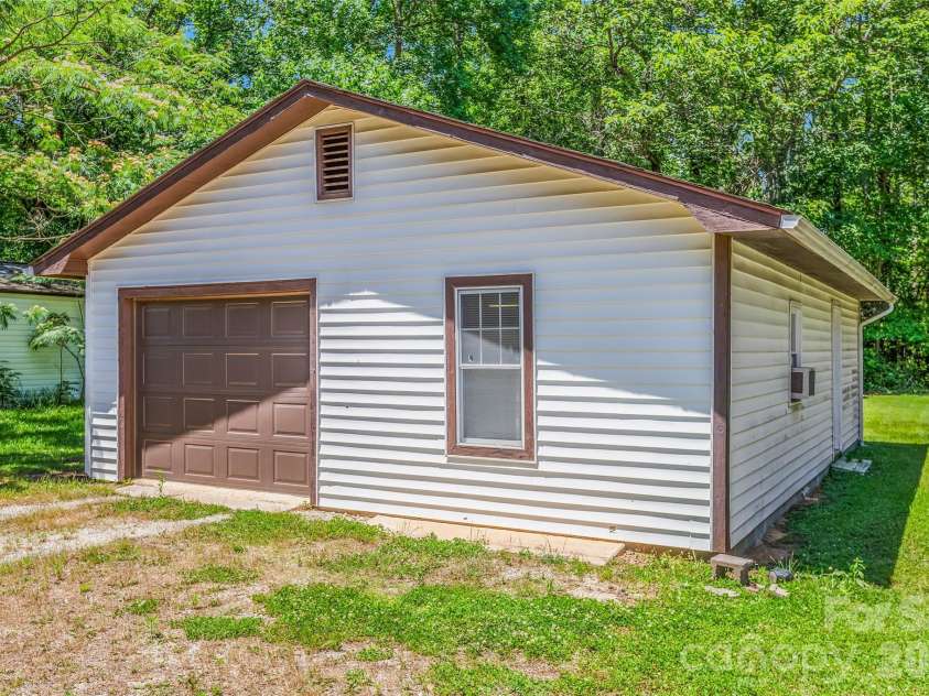 141 Winged Elm Lane, Mooresville, NC 28115.  MLS# CAR4391034, YatesRealty ID 29358. 