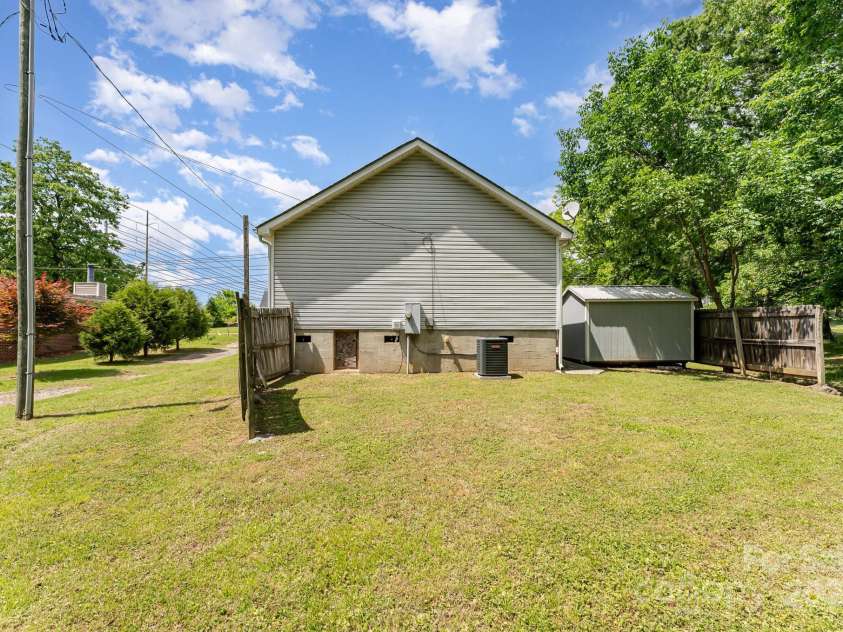 201 Easy Street, Concord, NC 28027.  MLS# CAR4255240, YatesRealty ID 29358. 