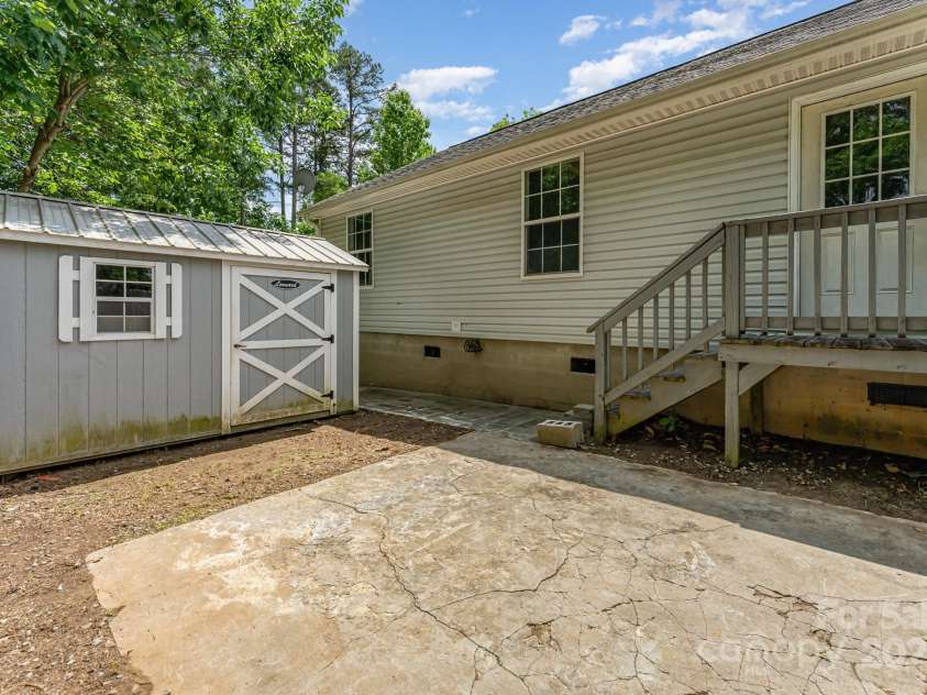 201 Easy Street, Concord, NC 28027.  MLS# CAR4255240, YatesRealty ID 29358. 