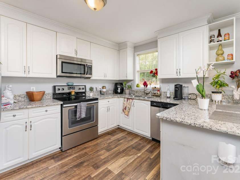 201 Easy Street, Concord, NC 28027.  MLS# CAR4255240, YatesRealty ID 29358. 